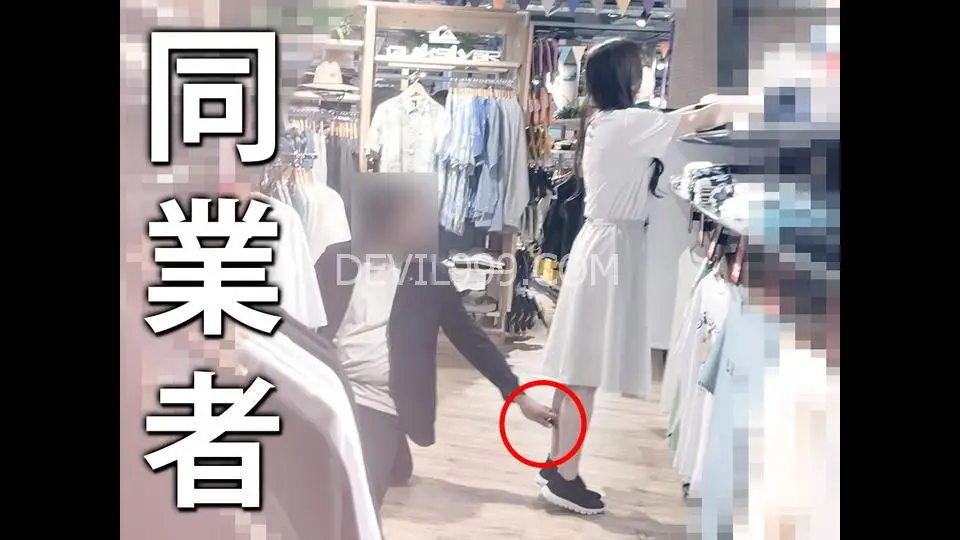 アパレル店員に群がる同業者/清楚で美人な店員さんは純白Pでした。【禁断の逆さ撮り】