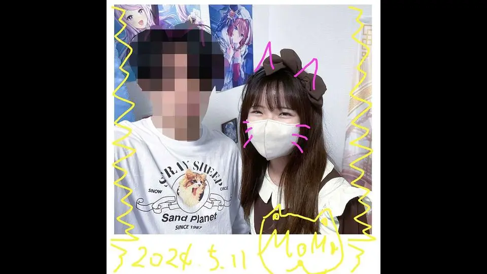 【メイドパンチラ逆さ撮り】現役学生＝桃ちゃんの丸尻スカート捲りで純白透けパン【コンカフェ/ローアングル】