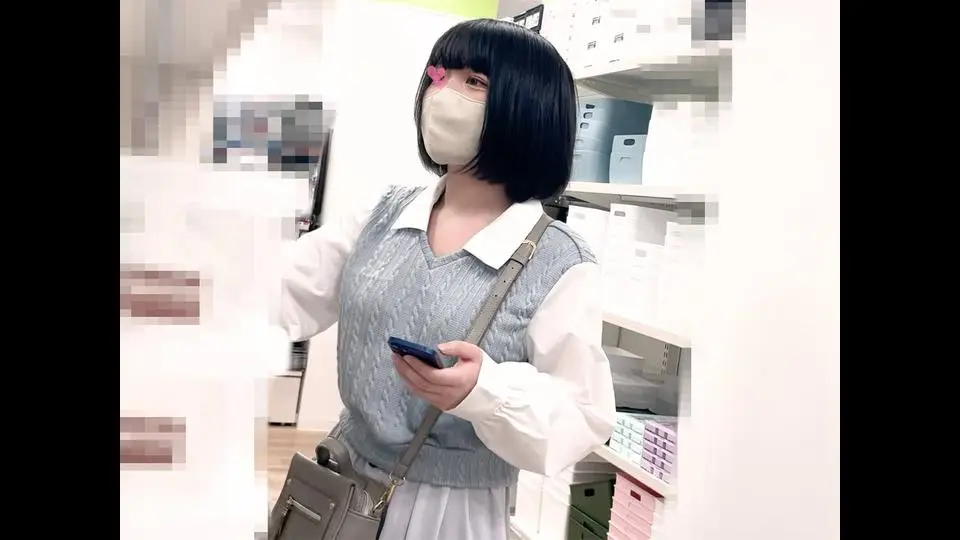 ヒクつくマンコの青チェさん、私服姿でもノーパンを撮影され剛毛マンコを見られる【ローアングル/パンチラ●撮風】