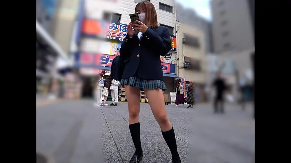 【顔出し 青チェ】超激ミニえちえち青チェギャルちゃん♪食い込みTバックパンチラしまくりでエロ過ぎます!!