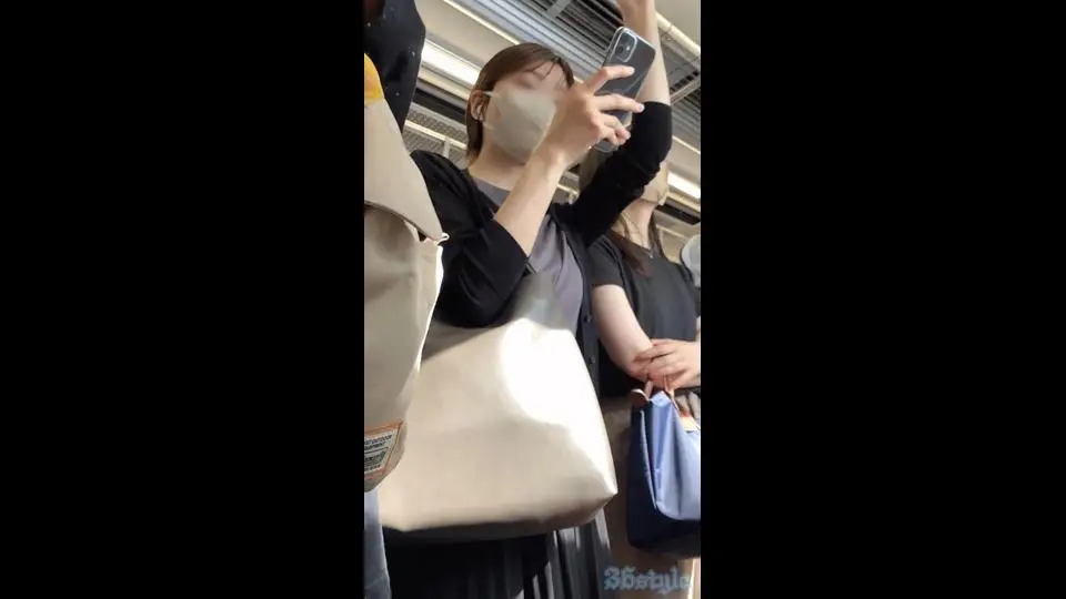 【下からの眺め24_ちっぱいver】ショートボブのキレカワＯＬを下から観察！