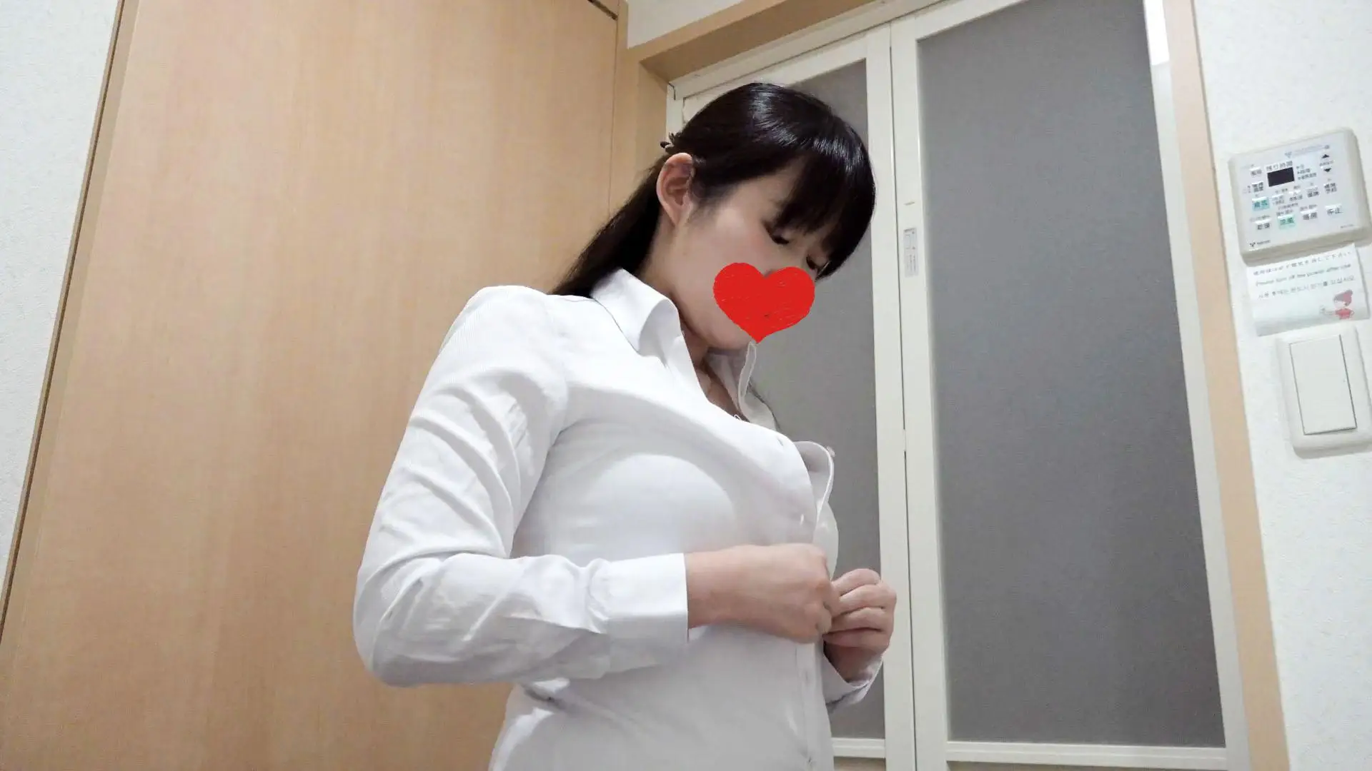 【民泊着替え】SSS級！垂れ巨乳人妻OLさん♡/出張中OLさんの黒乳首♡/230-231人目