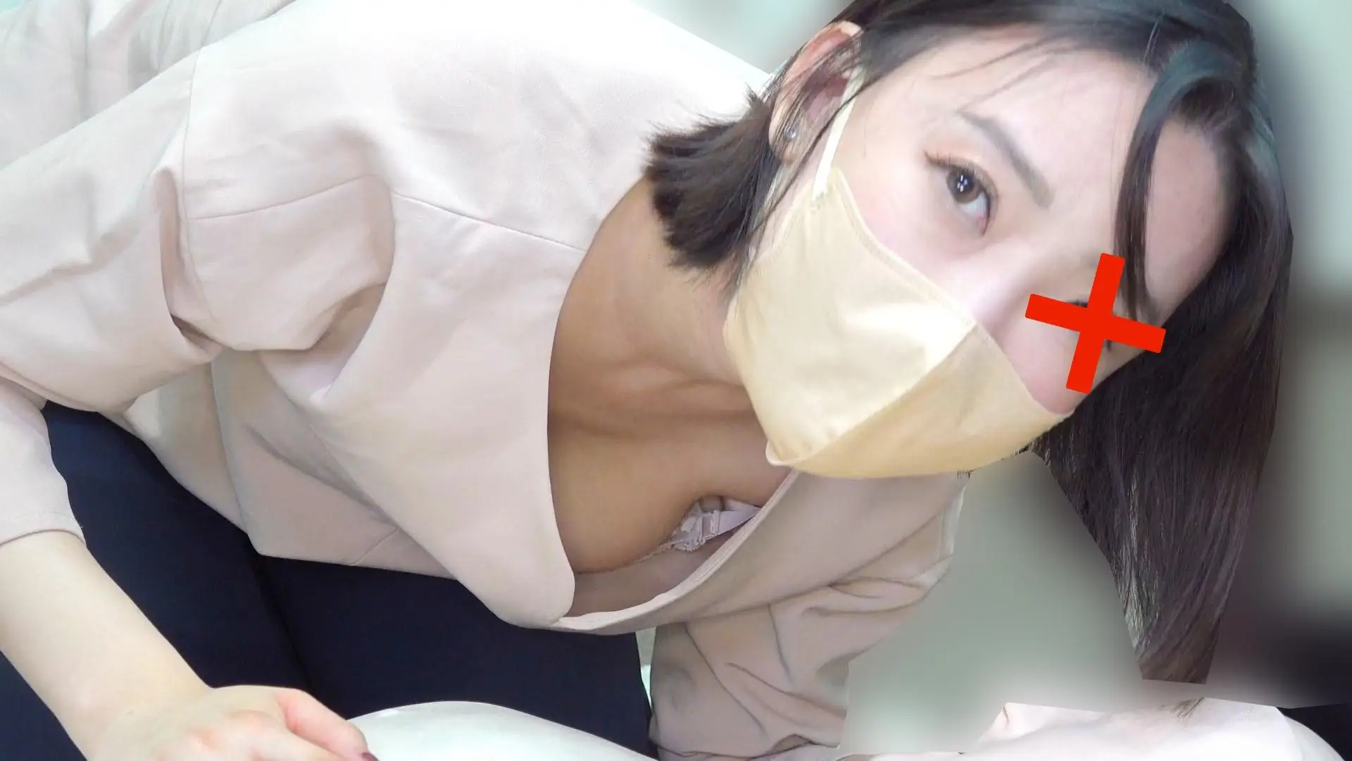 【救命講習/胸チラNo.53】バスケ部JD/神乳OLさんの胸チラ