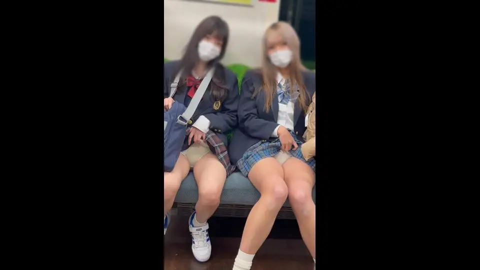 JK盗撮日記170 コンビとしては初！！今年も比べて見ました！！あなたは赤派？青派？激カワ美脚JK達を電車内で盗撮【※27分超