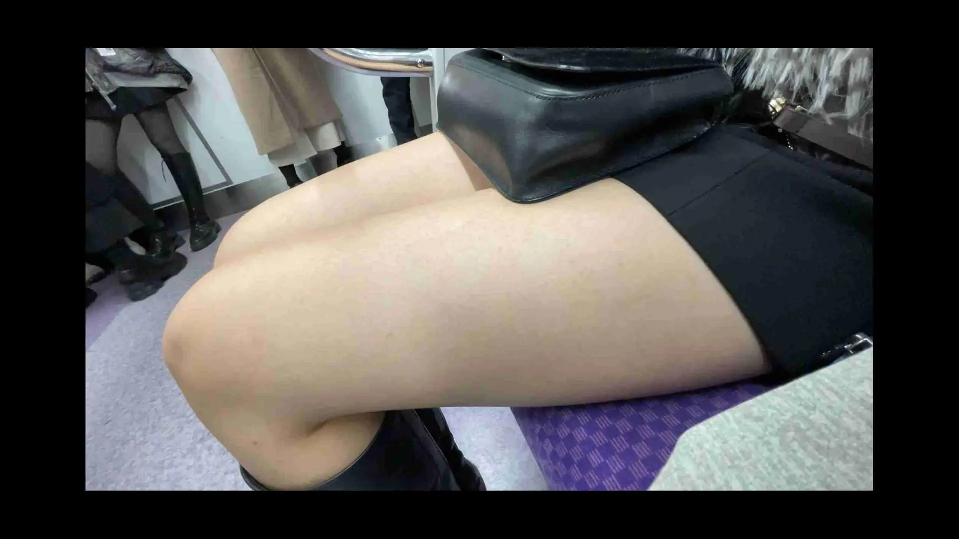 かぶりつきたい美脚！1 短パンムチムチ太もも