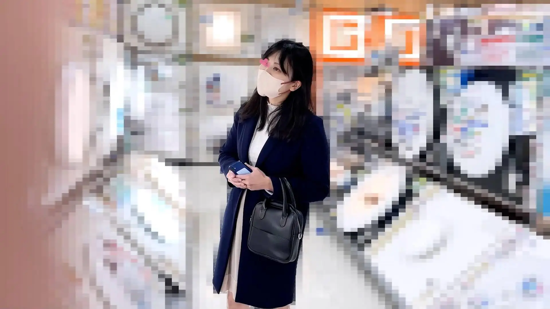 ガッツリ食い込みの美人妻 vs 最多出演の協力者と覗き込む同業者【禁断の逆さ撮り】Vol.73