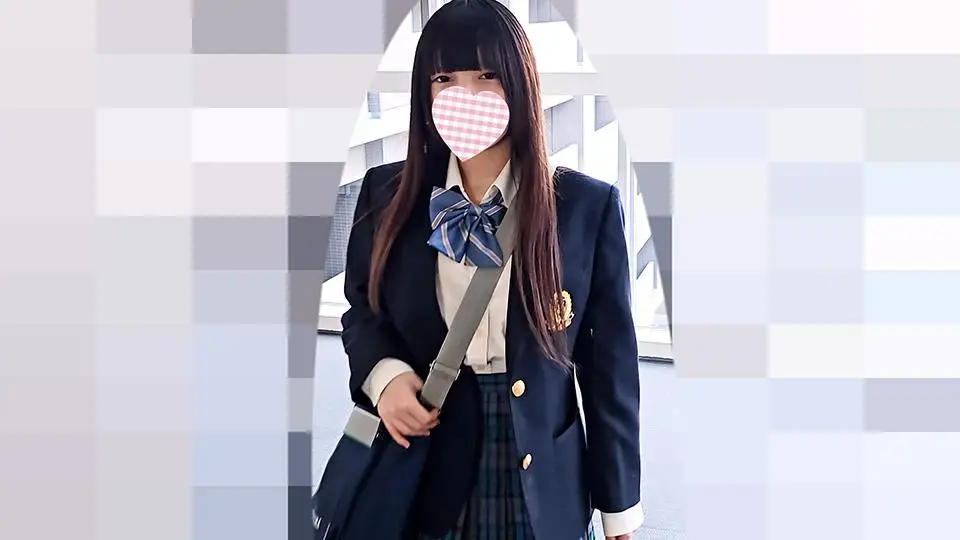 （全顔出）ろ顔な可愛いJKをエレベーターでスカート内盗撮したらガチいちごぱんつ履いてました。。