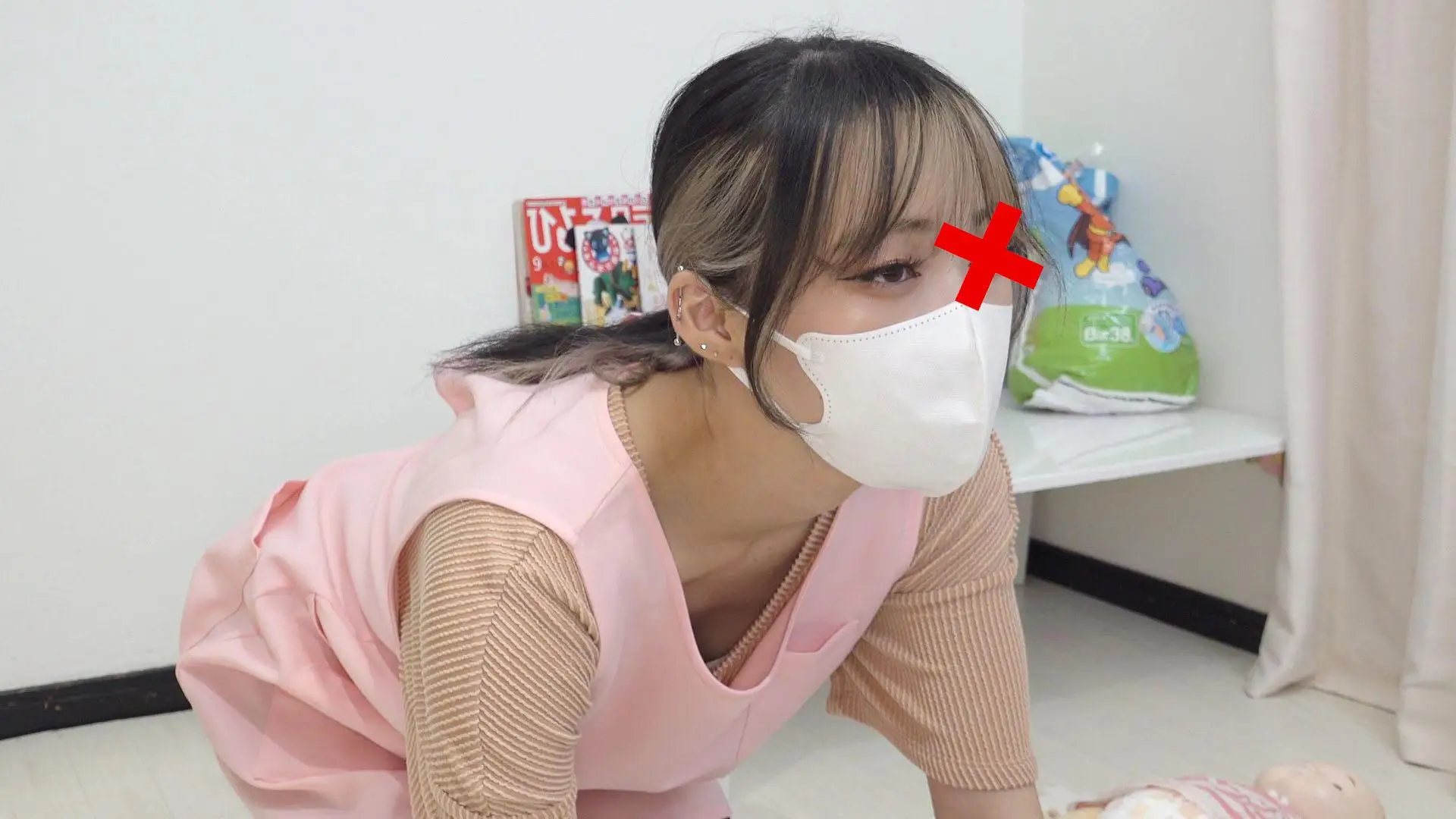 【救命講習/胸チラNo.55】滝●リ激似!?美人OLのモロ見え乳首/保育士の卵ちゃん