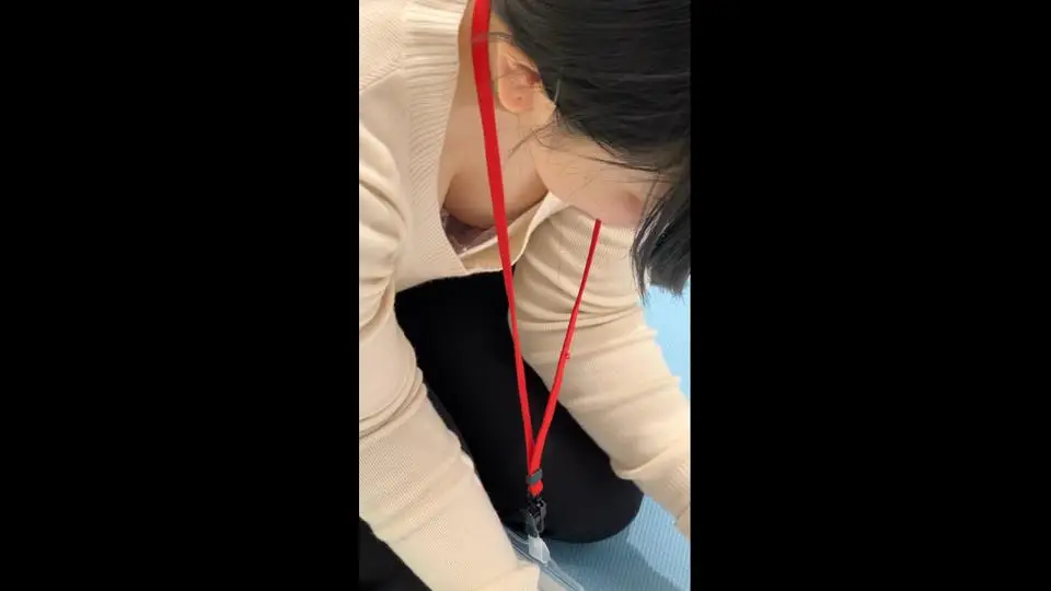 【OLさん胸ちらパンチラ#37】2名分/共●者現る！新入社員Ｔちゃん/来客対応の中堅社員J子さん