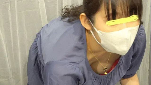 vol.60【花嫁さんの生着替え】ヒマワリ級の笑顔が素敵な新婦さん/参列者の胸チラ・パンチラ/計4名
