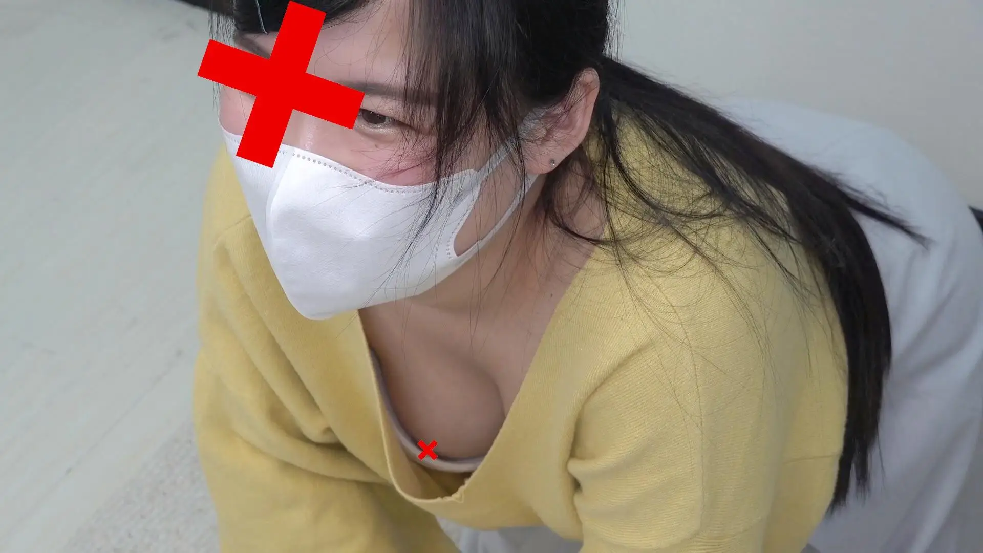 【救命講習/胸チラNo.58】OL2名!新人OLのデカ垂れパイエロデカ乳首・天然巨乳OLさんの浮きブラ乳首