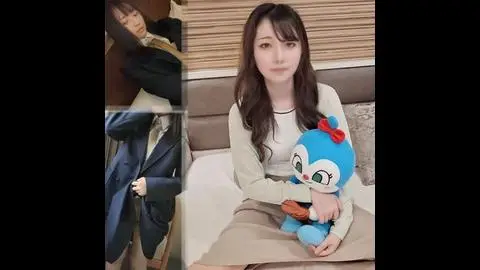 黒髪ロングの優等生。卒業後数年ぶりに再会、中出しハメ撮り